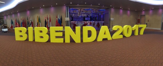 L'ingresso del salone della presentazione della Guida BIBENDA 2017 L'ingresso del salone della presentazione della Guida BIBENDA 2017