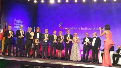 I premi Oscar 2016 Bibenda - Fondazione Italiana Sommelier. Marco Caprai è il quinto da sinistra. I premi Oscar 2016 Bibenda - Fondazione Italiana Sommelier. Marco Caprai è il quinto da sinistra.