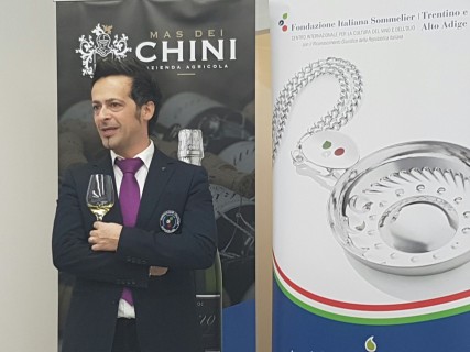 Raffaele Fischetti Presidente della Fondazione Italiana Sommelier Trentino Alto Adige Raffaele Fischetti Presidente della Fondazione Italiana Sommelier Trentino Alto Adige