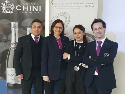 Il gruppo di lavoro della Fondazione Italiana Sommelier Trentino Alto Adige Il gruppo di lavoro della Fondazione Italiana Sommelier Trentino Alto Adige