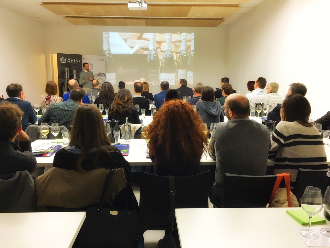 La sala durante la presentazione dell'azienda Mas de Chini La sala durante la presentazione dell'azienda Mas de Chini
