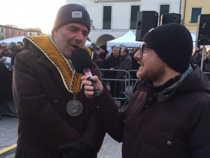 Paolo Lauciani intervistato dalle reti locali dopo la nomina di "Amico del Torcolato" Paolo Lauciani intervistato dalle reti locali dopo la nomina di "Amico del Torcolato"