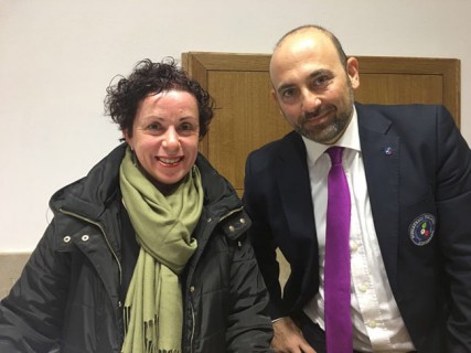 Paolo di Caro e Anna Rita Zangara alla 1° lezione del Corso per Sommelier dell'Olio della Fondazione Italiana Sommelier a Catania Paolo di Caro e Anna Rita Zangara alla 1° lezione del Corso per Sommelier dell'Olio della Fondazione Italiana Sommelier a Catania