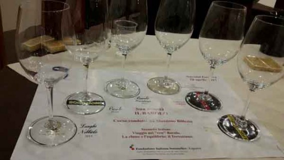Corso sul Barolo a Genova della Fondazione Italiana Sommelier Corso sul Barolo a Genova della Fondazione Italiana Sommelier