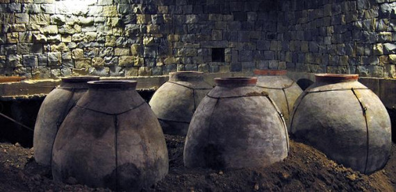 Le tradizionali anfore georgiane in terracotta Le tradizionali anfore georgiane in terracotta