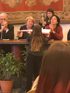 Emma ritira il premio Emma ritira il premio