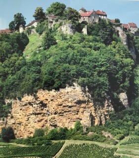 Le Vin Jaune di Château-Chalon. Viaggio nel Jura Francese Le Vin Jaune di Château-Chalon. Viaggio nel Jura Francese