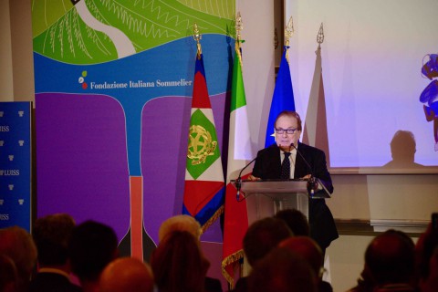 Franco M. Ricci Presidente della Fondazione Italiana Sommelier Franco M. Ricci Presidente della Fondazione Italiana Sommelier