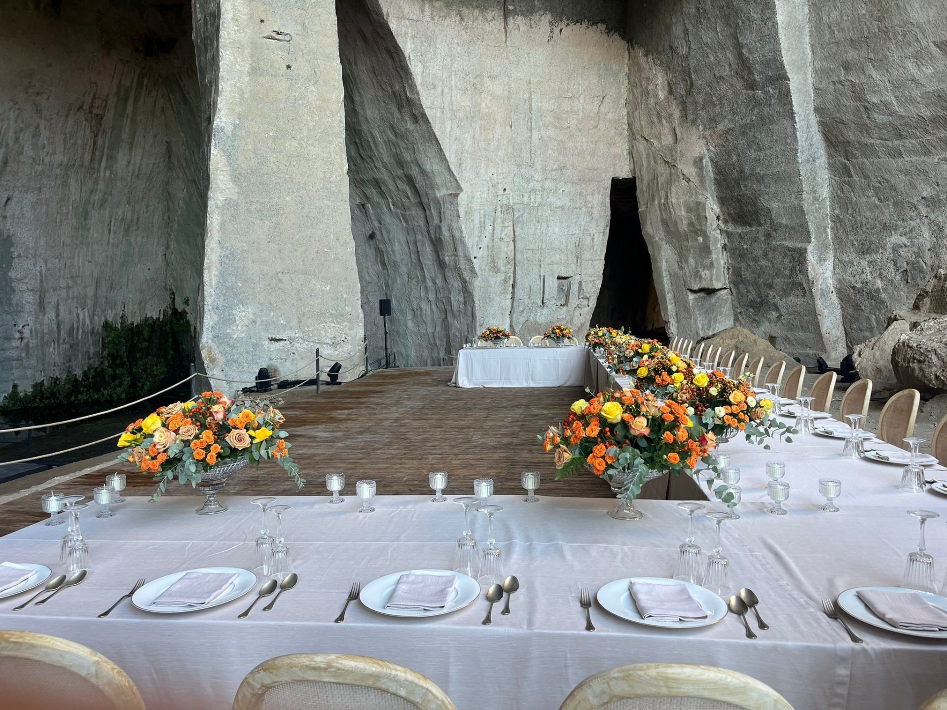 Allestimento della tavola nella Sala per il G7 di Ortigia Allestimento della tavola nella Sala per il G7 di Ortigia