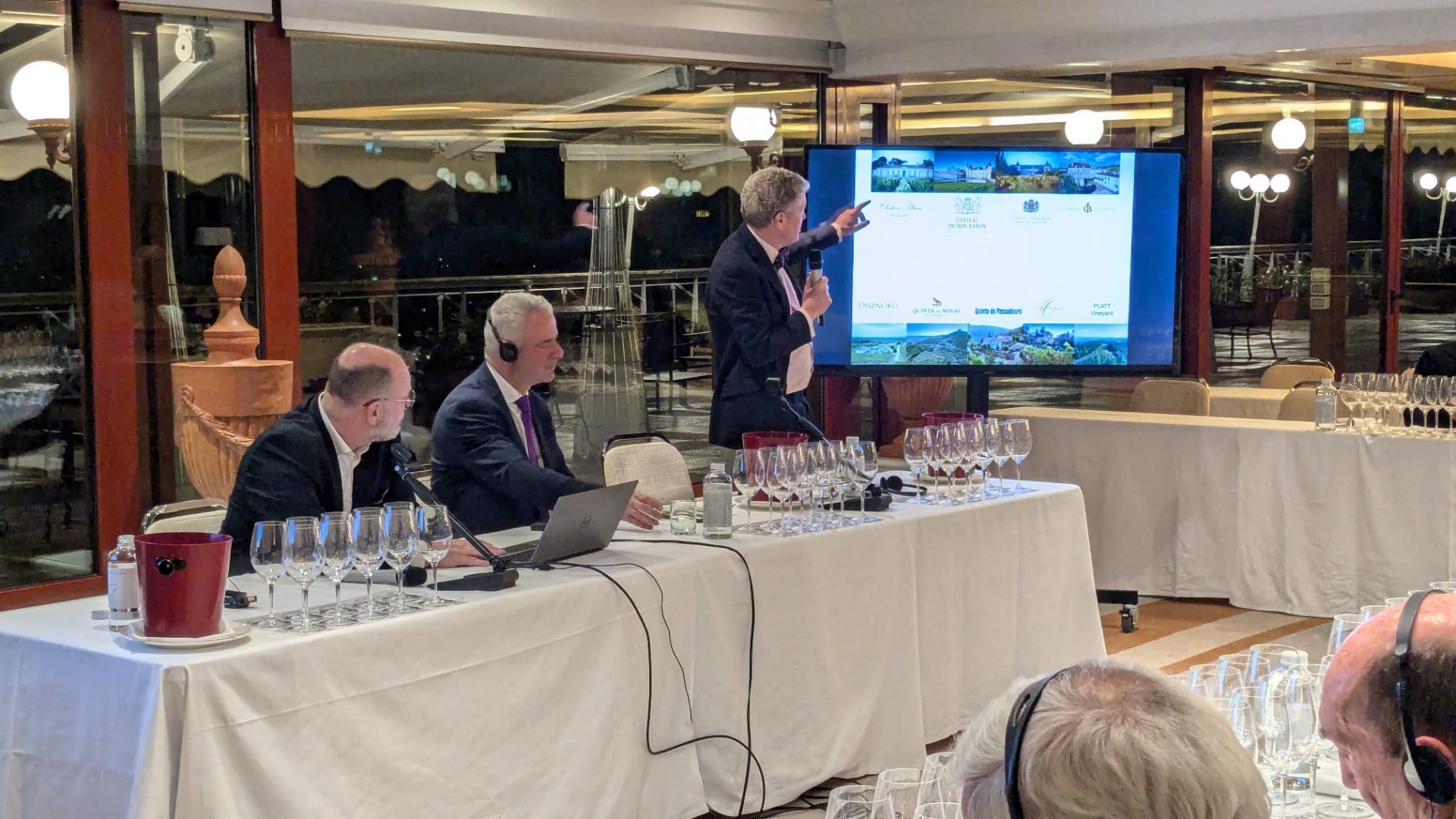 Pierre Montégut, Directeur Technique di Château Pichon Baron, Paolo Lauciani, Docente della Fondazione Italiana Sommelier e Christian Seely, Managing Director di AXA Millésimes. Pierre Montégut, Directeur Technique di Château Pichon Baron, Paolo Lauciani, Docente della Fondazione Italiana Sommelier e Christian Seely, Managing Director di AXA Millésimes.