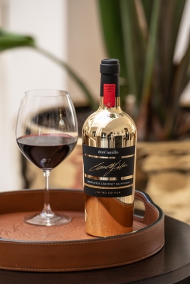 La bottiglia di Don Camillo – Gold Collection di Fantini Wines per Sanremo 2025 La bottiglia di Don Camillo – Gold Collection di Fantini Wines per Sanremo 2025