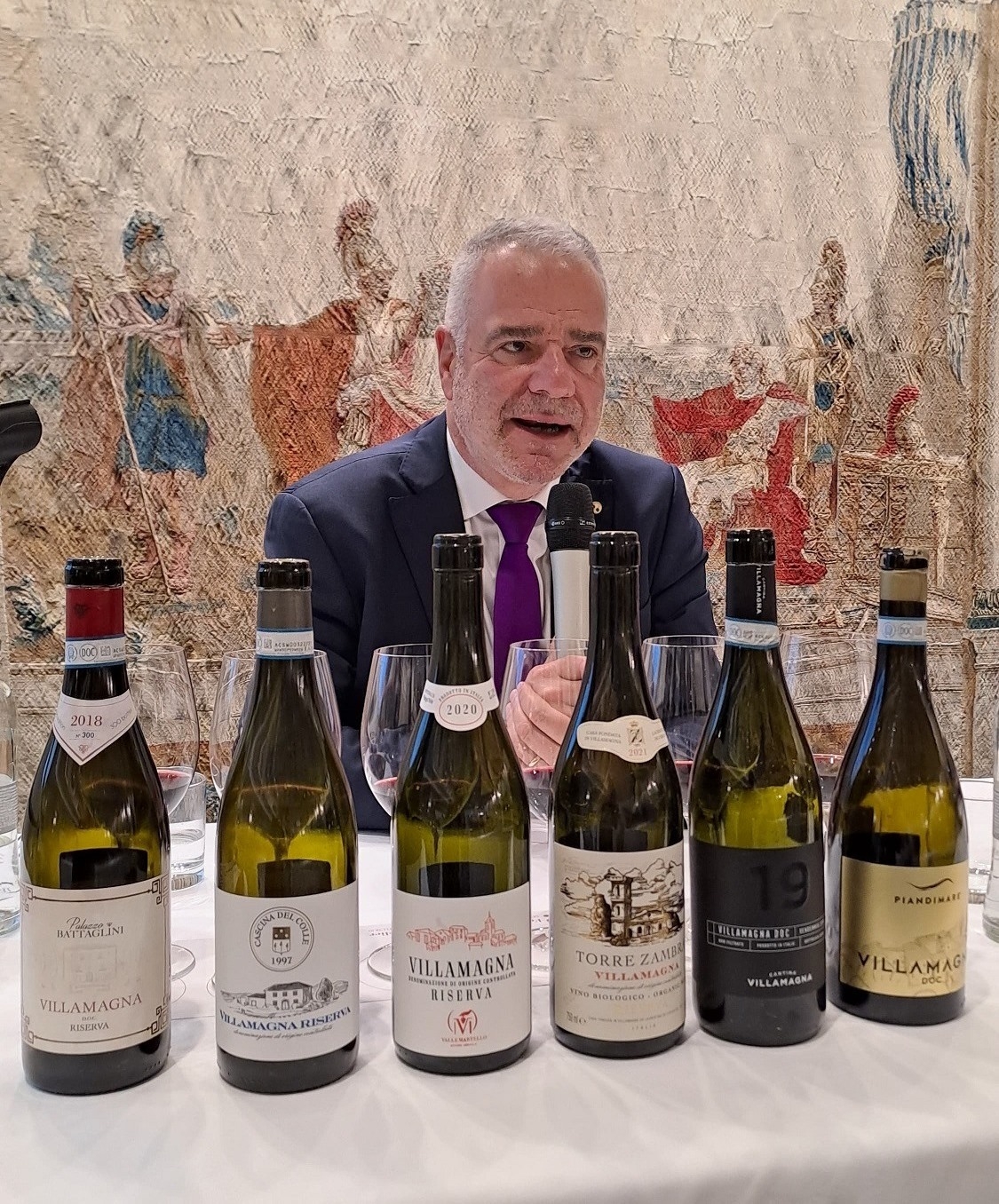 Paolo Lauciani, docente della Fondazione Italiana Sommelier Paolo Lauciani, docente della Fondazione Italiana Sommelier