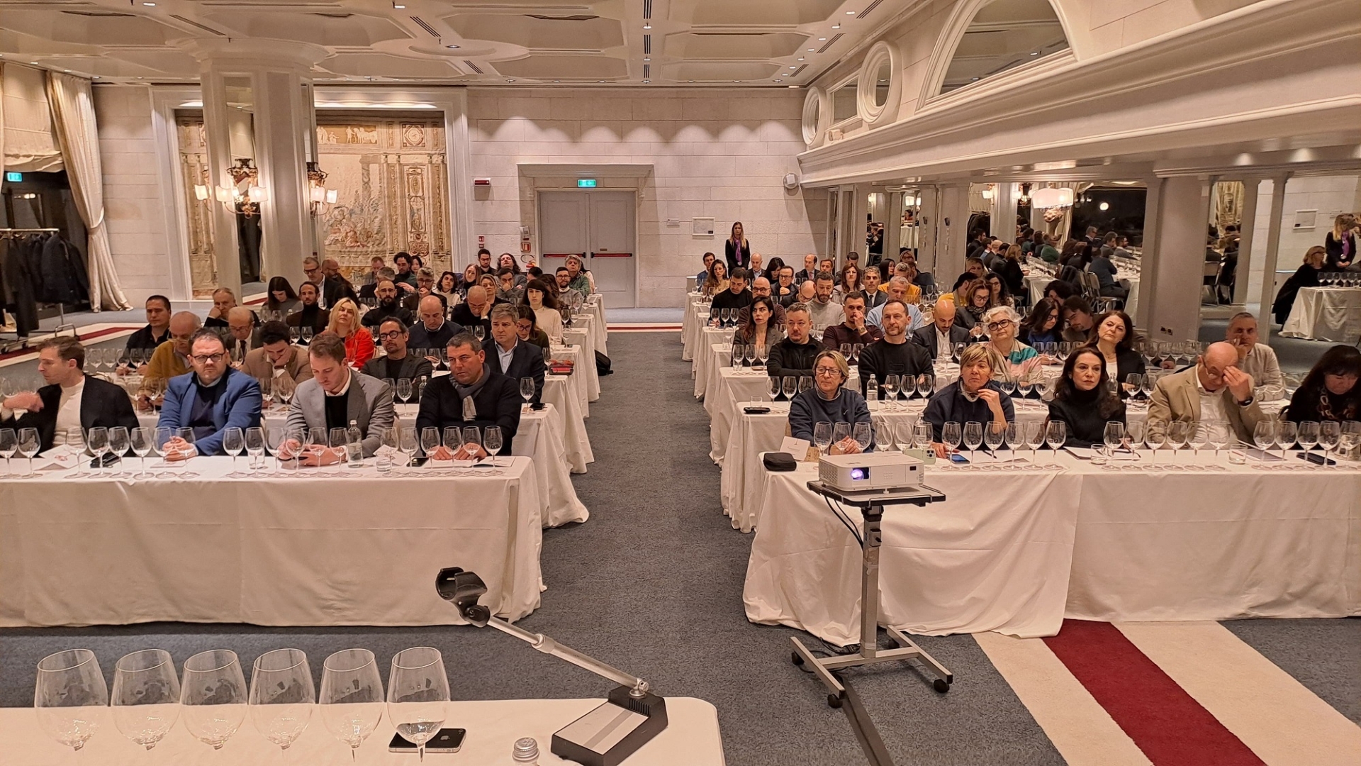 Panorama della Sala durante la degustazione dei vini del Consorzio Villamagna Panorama della Sala durante la degustazione dei vini del Consorzio Villamagna