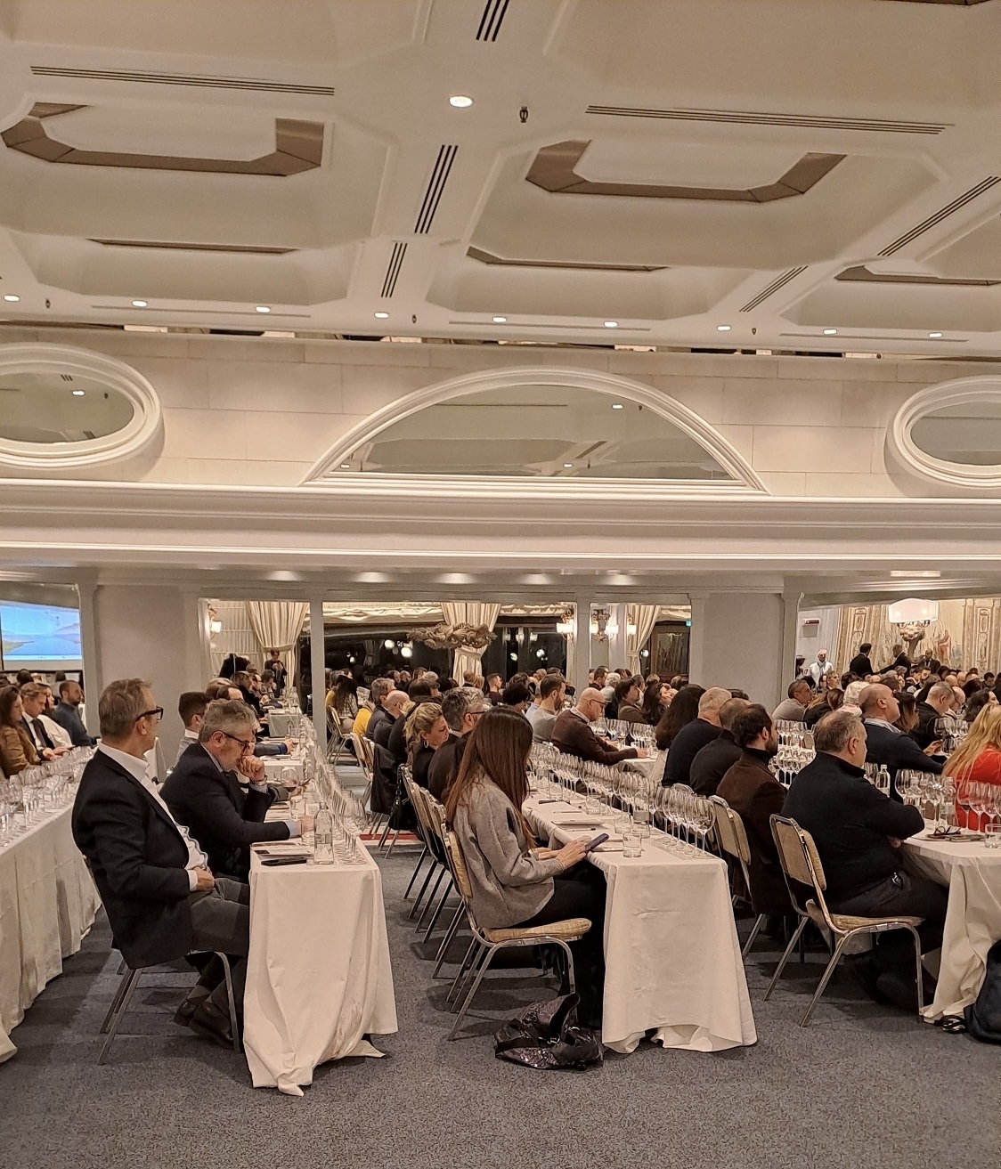 Panorama della Sala durante la degustazione dei vini del Consorzio Villamagna Panorama della Sala durante la degustazione dei vini del Consorzio Villamagna