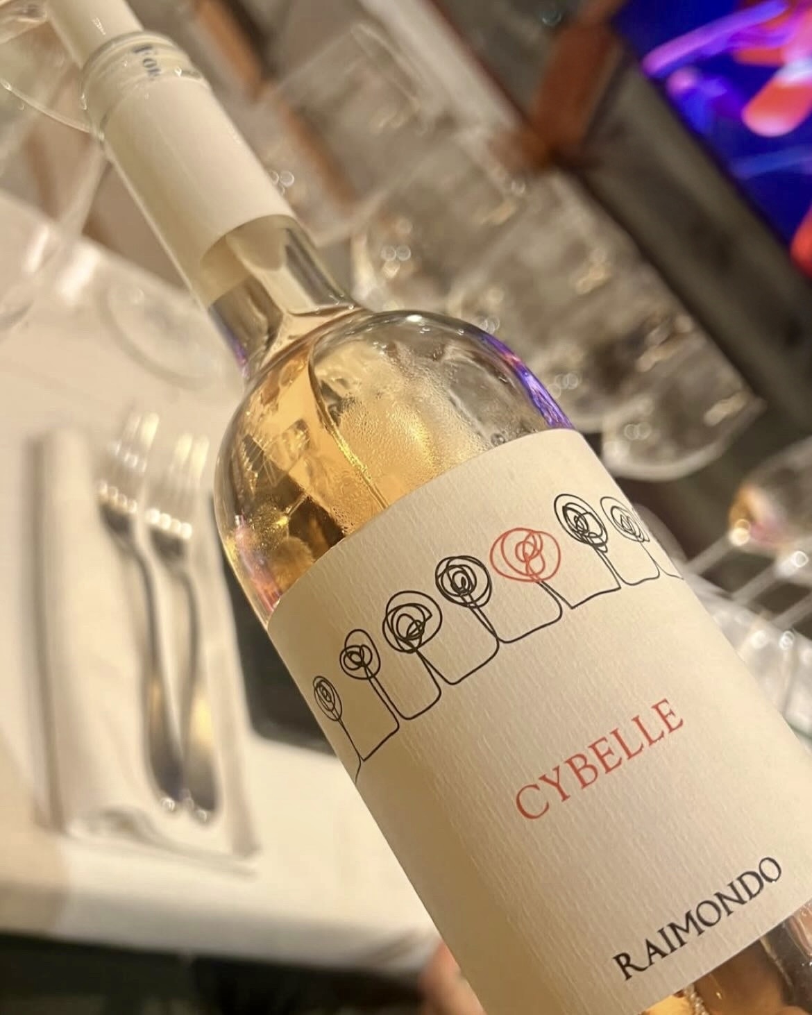 Il servizio del Cybelle di Vini Raimondo Il servizio del Cybelle di Vini Raimondo