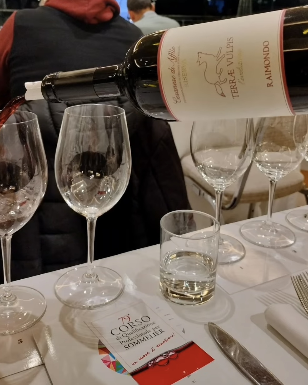 Il servizio del Terrae Vulpis di Vini Raimondo Il servizio del Terrae Vulpis di Vini Raimondo