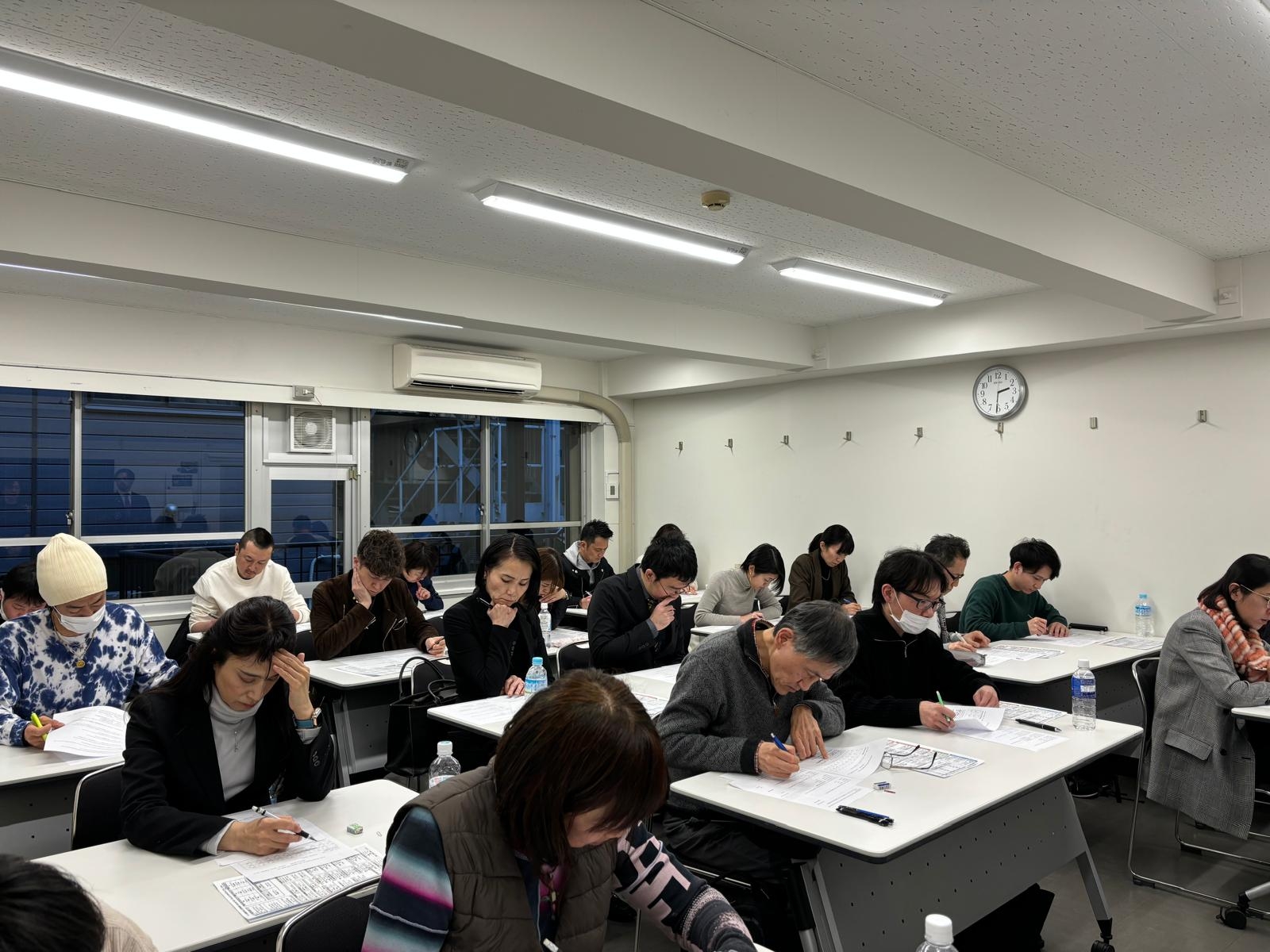Panoramica della sala di degustazione durante l’ottava edizione del Corso Internazionale, full immersion, sui vini delle Regioni d’Italia a Tokyo Panoramica della sala di degustazione durante l’ottava edizione del Corso Internazionale, full immersion, sui vini delle Regioni d’Italia a Tokyo
