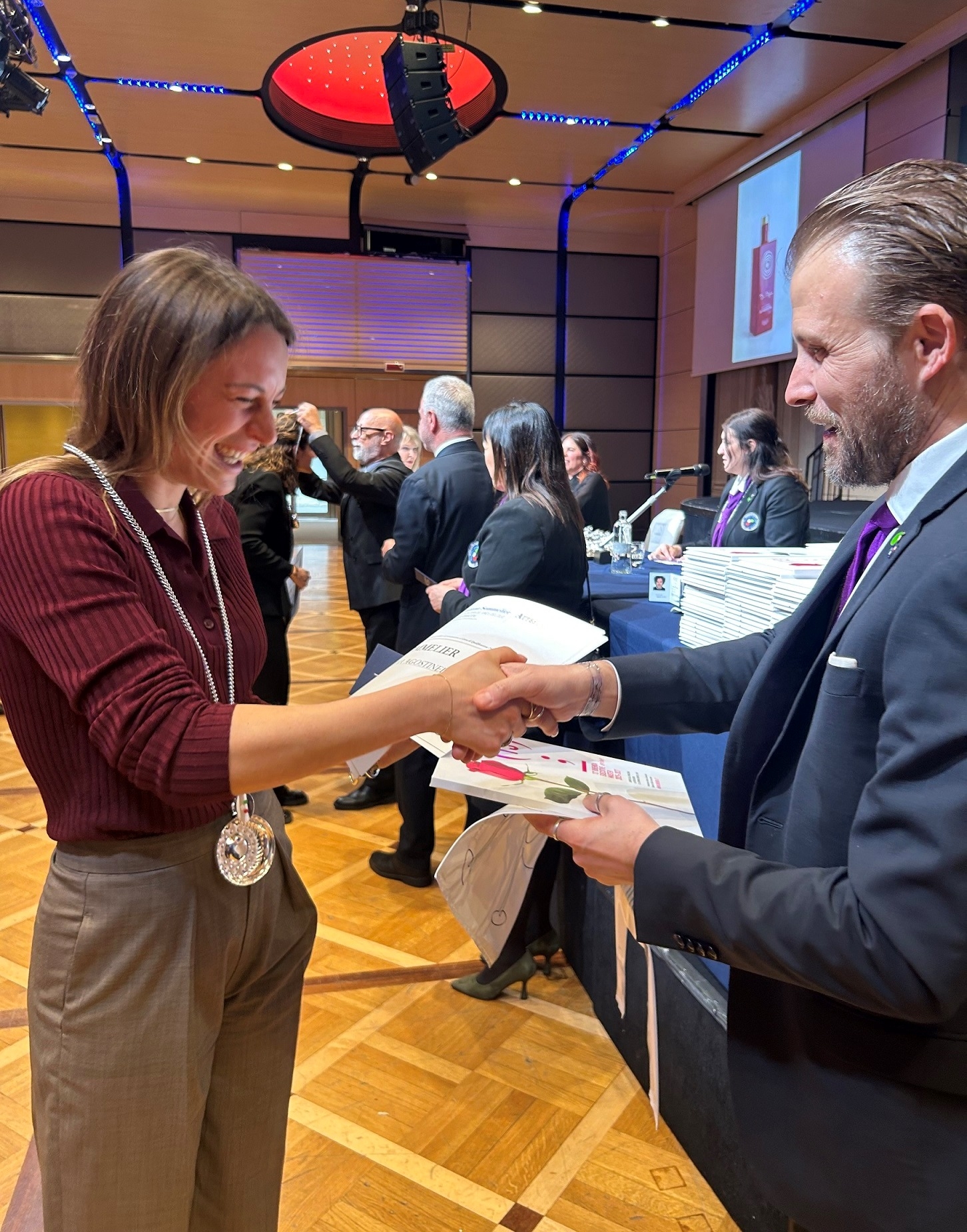 L'intronizzazione a Sommelier degli allievi del 76° Corso di Roma, del 1° Corso di Capena e del 2° Corso di Fermo L'intronizzazione a Sommelier degli allievi del 76° Corso di Roma, del 1° Corso di Capena e del 2° Corso di Fermo