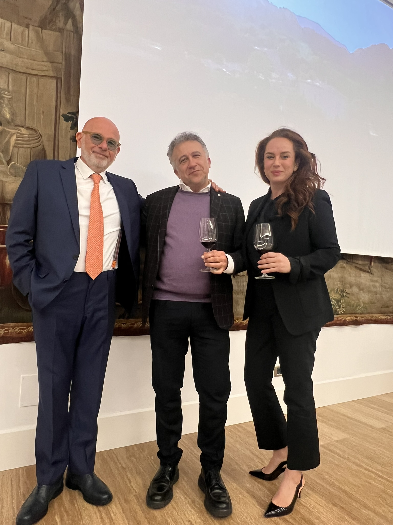 Domenico e Francesca Pasetti insieme a Massimo Billetto, docente di Fondazione Italiana Sommelier Domenico e Francesca Pasetti insieme a Massimo Billetto, docente di Fondazione Italiana Sommelier